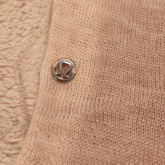 Like-New Lululemon Athletic Lightweight Sweater (NO SIZE TAG, SEE MEASUREMENTS) - Picture 10 of 16